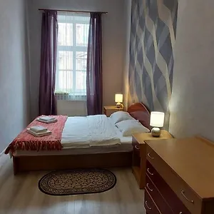 2 Bedroom On Tomashivskogo Street 7 Апартаменты